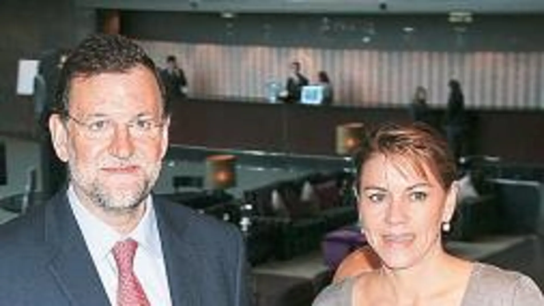 Mariano Rajoy y María Dolores de Cospedal, ayer, en Barcelona