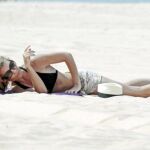 Patricia Rato, sola en las playas de Cádiz