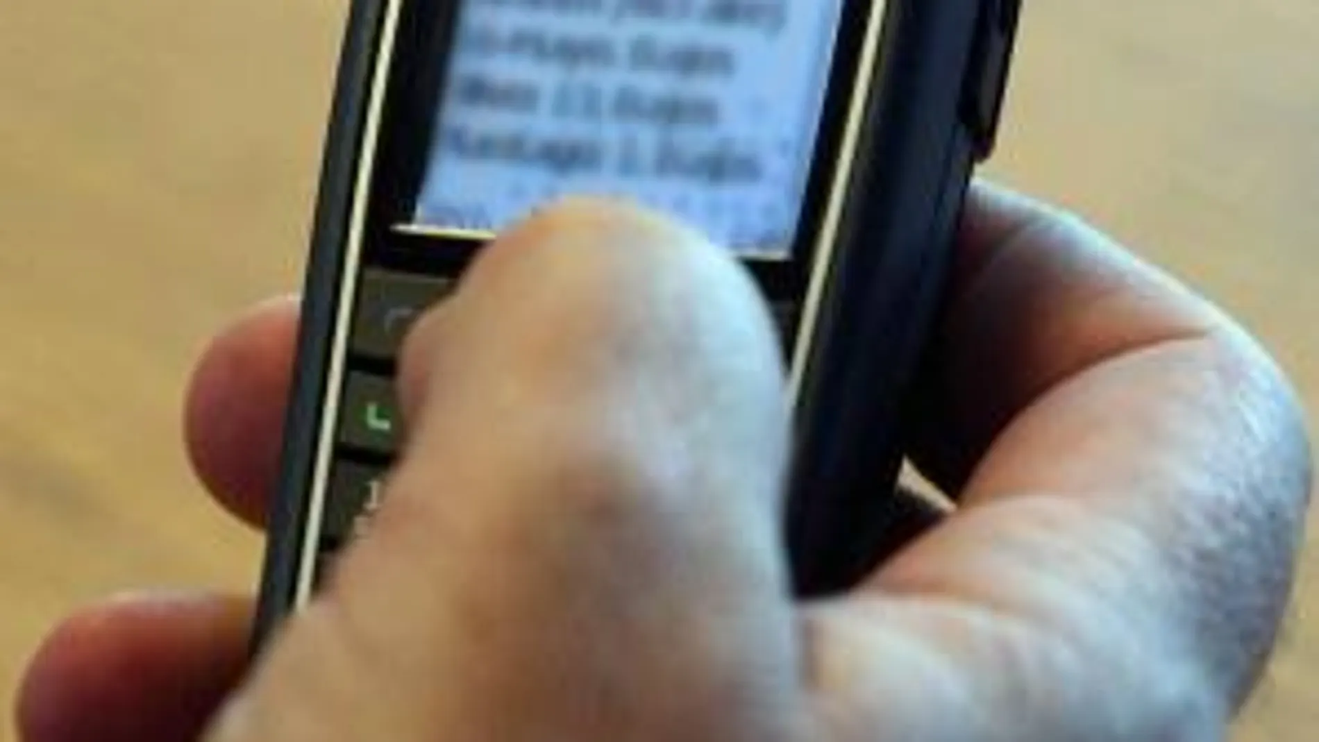 La UE aprueba rebajar las tarifas de los SMS desde el extranjero