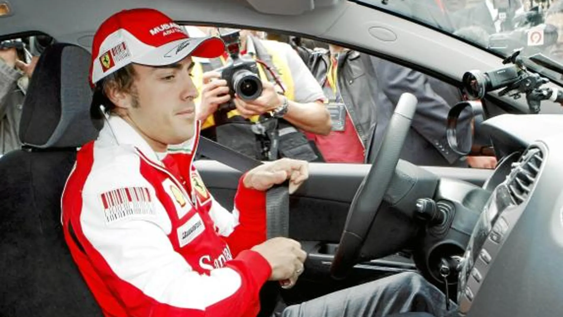 Alonso, durante el acto organizado ayer por el RACC y la FIA