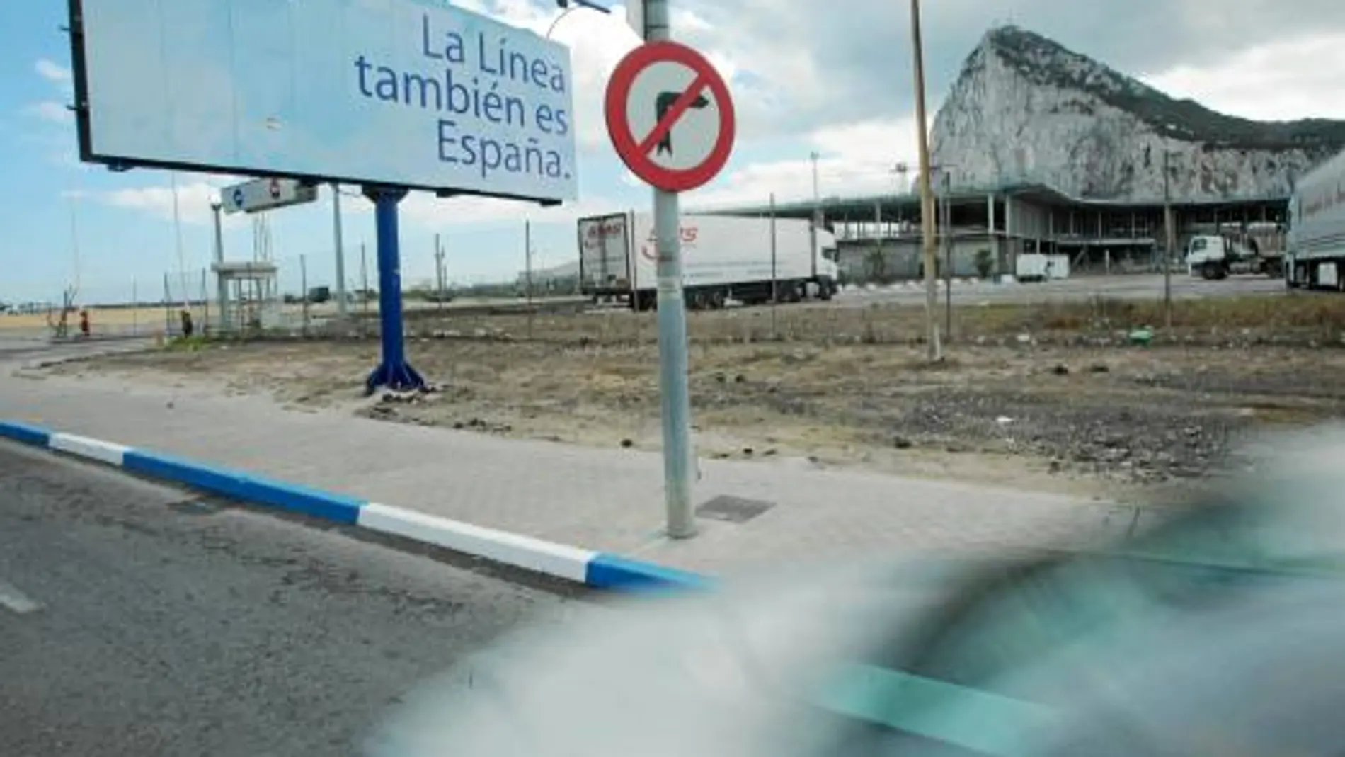 Una señal de tráfico abre el litigio del Estado contra La Línea por el «peaje»