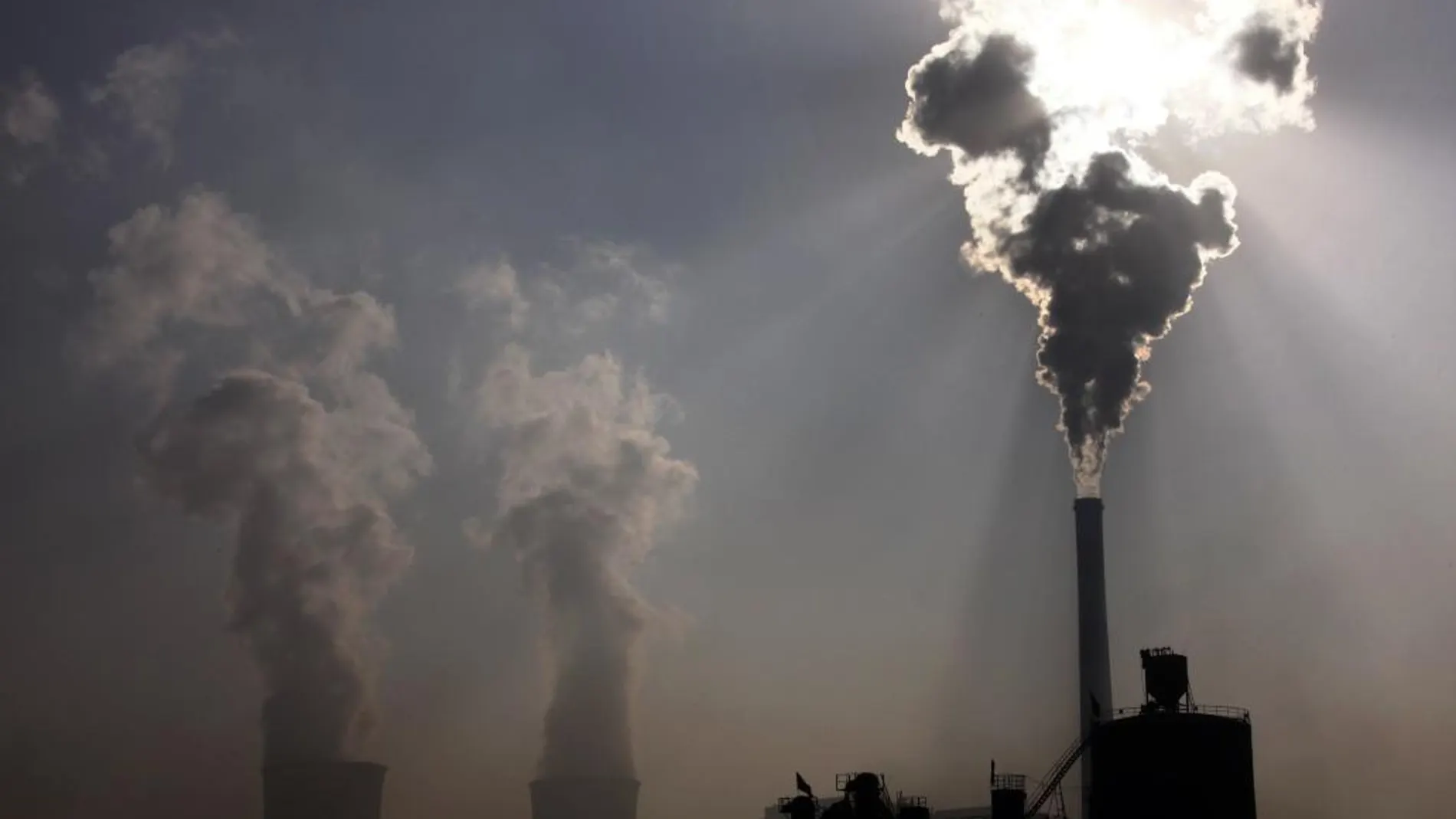 Una empresa contaminante en China, en una imagen de archivo