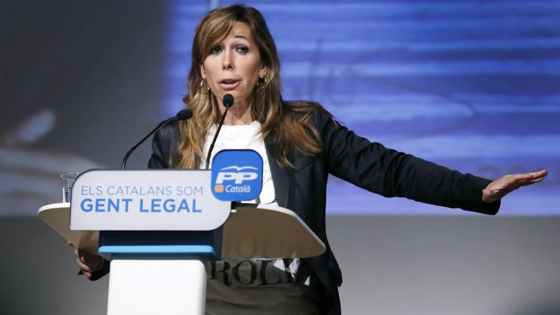 La presidenta del PPC, Alícia Sánchez-Camacho durante su intervención en el acto de presentación del candidato a la alcaldía de Sabadell, Esteban Gesa