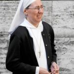 Marie-Simon Pierre, Hermanita de las Maternidades Católicas, en una foto de 2007, dos años después de su curación inexplicable para la ciencia