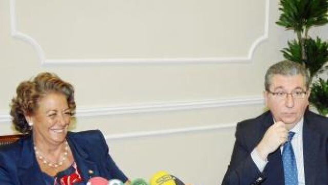 Barberá y Salinas, ayer durante su comparecencia ante los medios