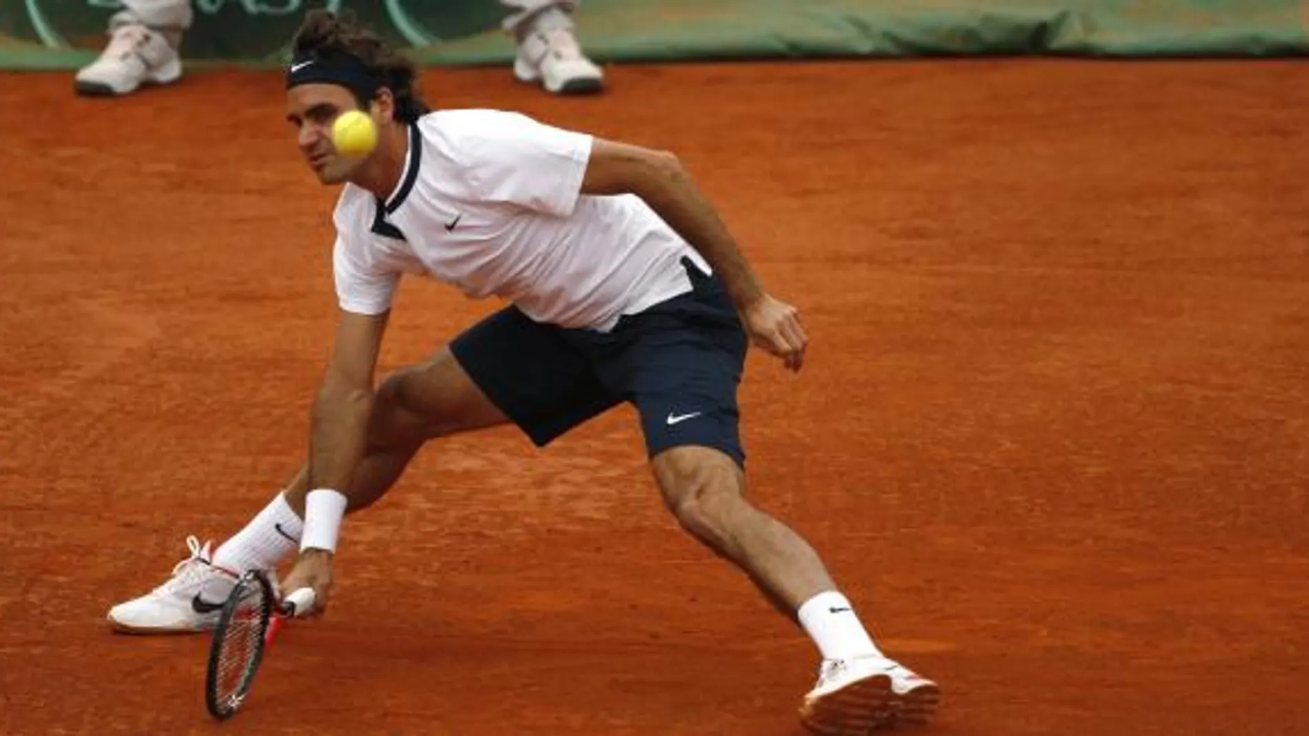 Montañés liquida a Federer en el torneo de Estorial
