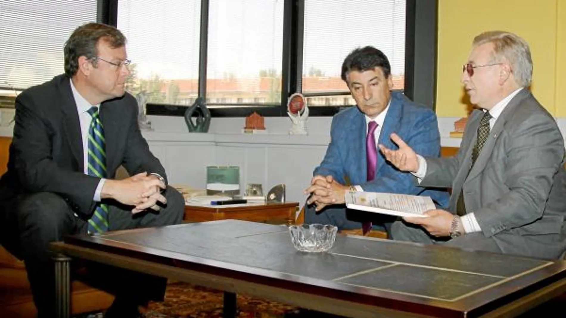 La Junta da los primeros pasos para concretar la autovía León-Braganza
