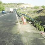 Mueren dos obreros arrollados por un trailer en la A-3