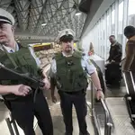  Detenidos dos individuos en el aeropuerto de Frankfurt tras lanzar una maleta al grito de “Alá es grande”