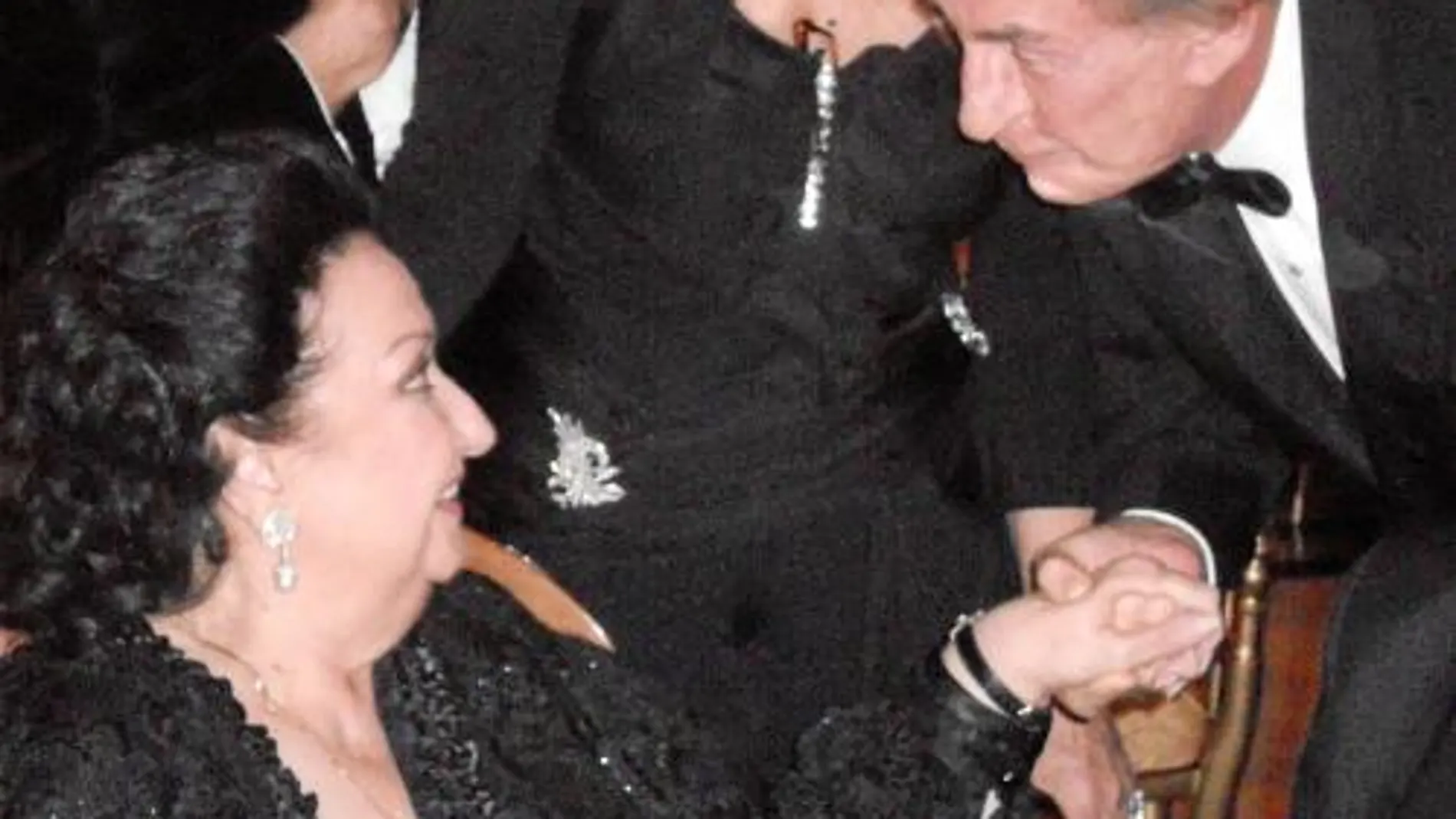 Paul Sarkozy fue el único que besó la mano de la soprano