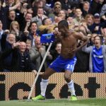 Kalou celebra un gol para el Chelsea