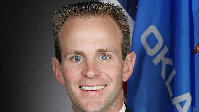 El demócrata Cory Williams, que ha pedido una moratoria en las extracciones