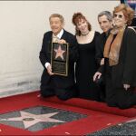 Los actores y matrimonio Jerry Stiller y Anne Meara y sus hijos Ben y Amy
