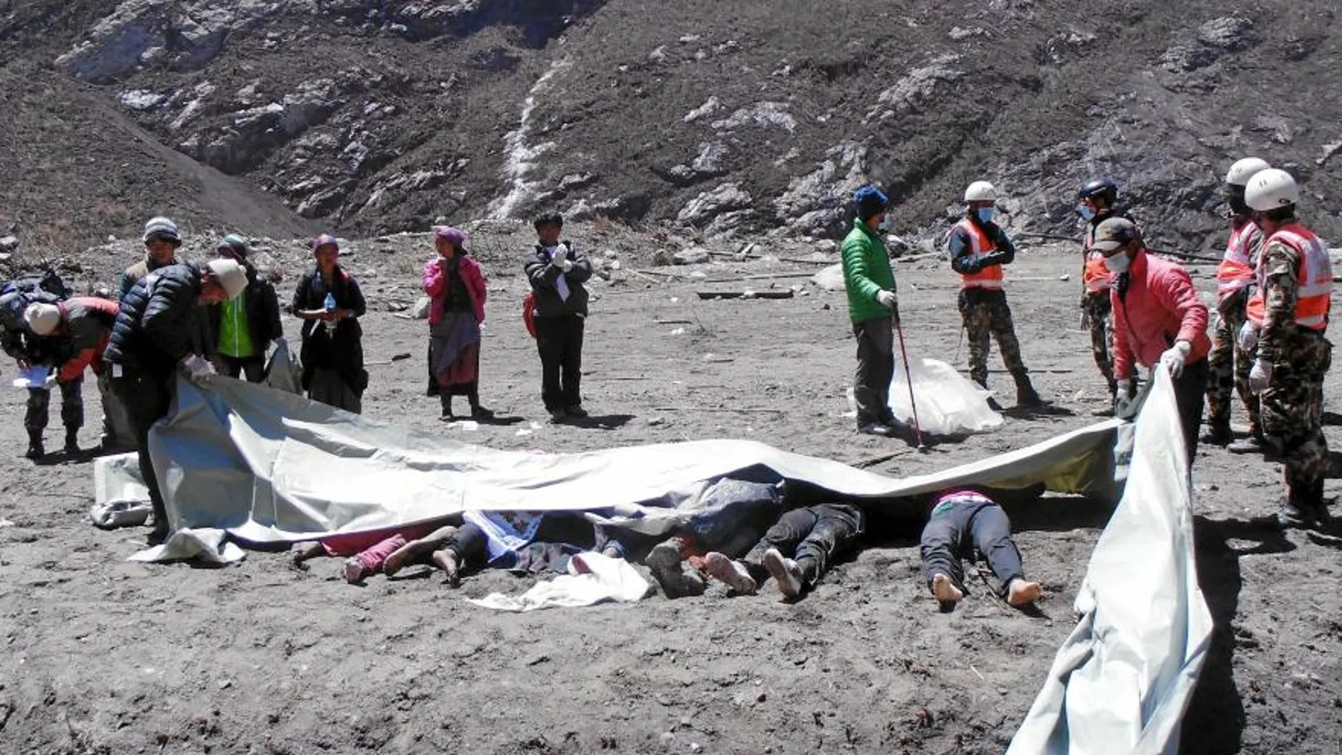 Los equipos de rescate hallaron ayer cien muertos en el valle de Langtang
