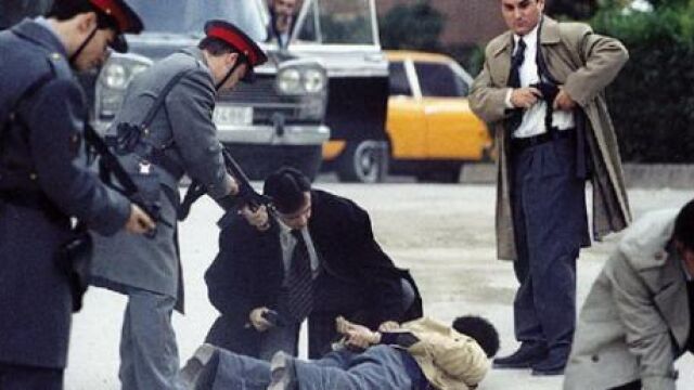 España condecora a «El Lobo» 35 años después de su golpe a ETA