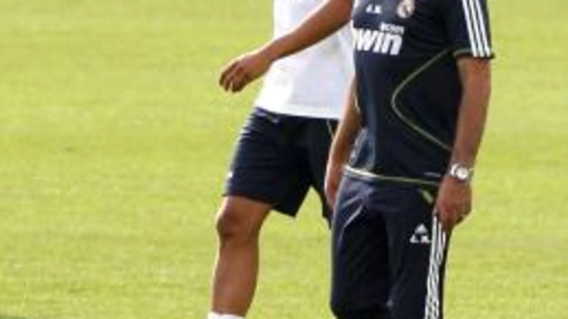 Mourinho se muestra tranquilo ante su debut en el Bernabéu, pese a que su rostro pueda decir otra cosa