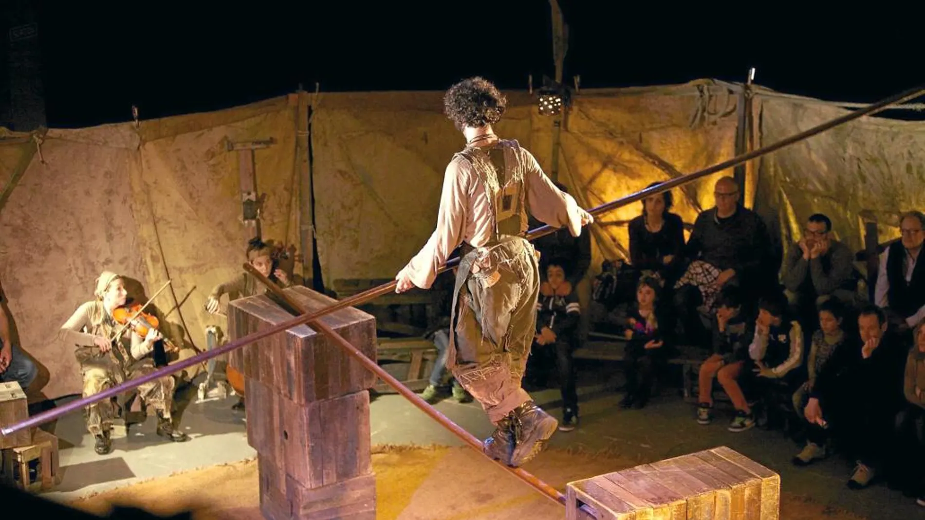 Música, acrobacias, un relato en equilibrio. El circo llega a todos los rincones de Sevilla y la provincia