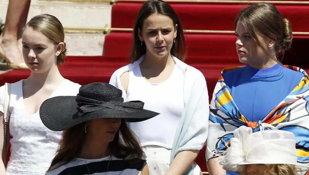 La princesa Alexandra, hija de la princesa Carolina, y sus primas Paulina y Camila, hijas de Estefanía de Mónaco