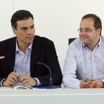 Pedro Sánchez y César Luena ayer en la reunión de la Ejecutiva Federal del PSOE
