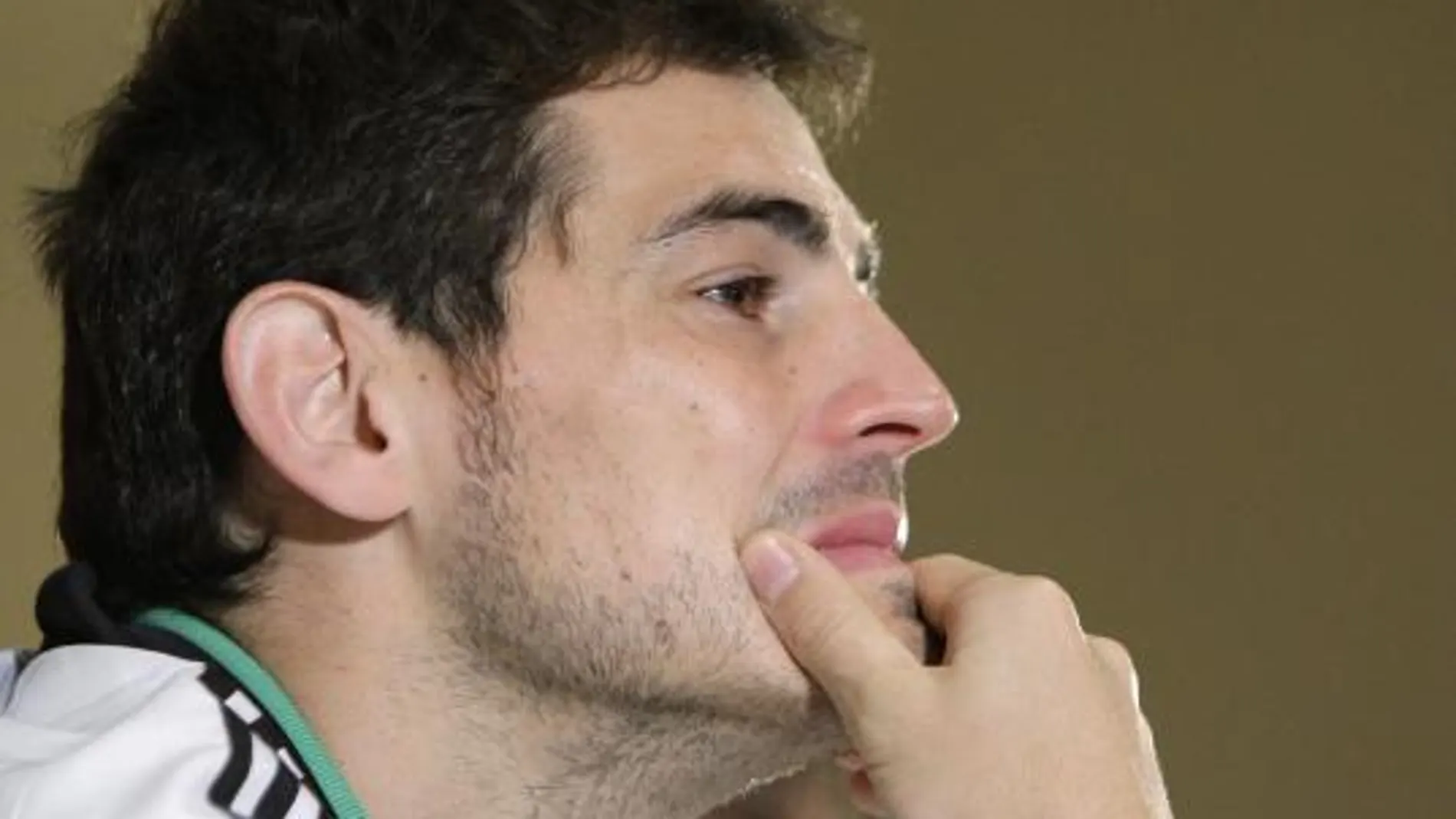 Iker Casillas, portero y capitán de la selección española de fútbol, durante la rueda de prensa que ofreció hoy
