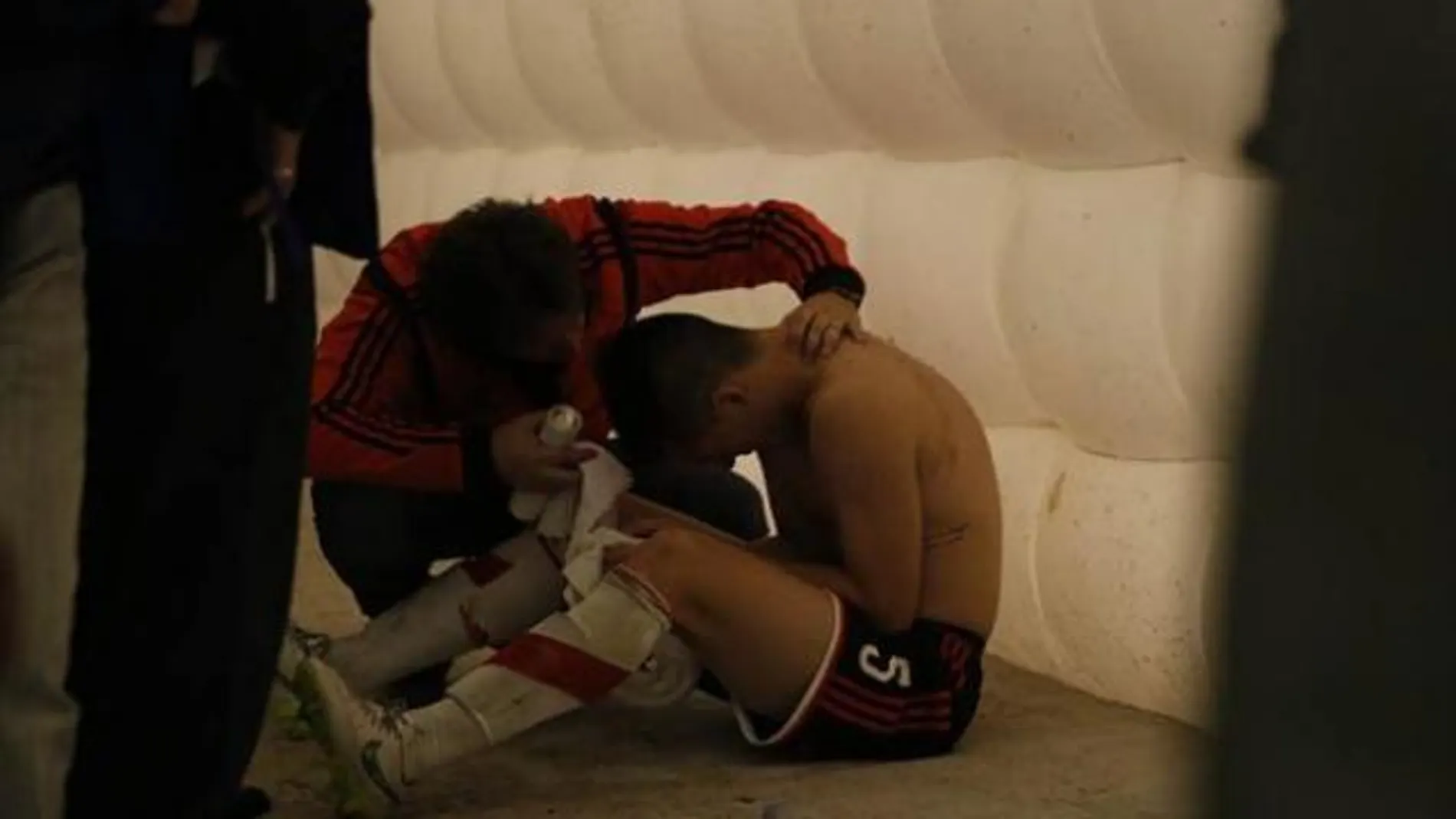 Los jugadores de River colgaron algunas de las fotografias del suceso