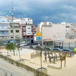La plaza del socavón, pendiente de arreglos, hoy es un parque infantil