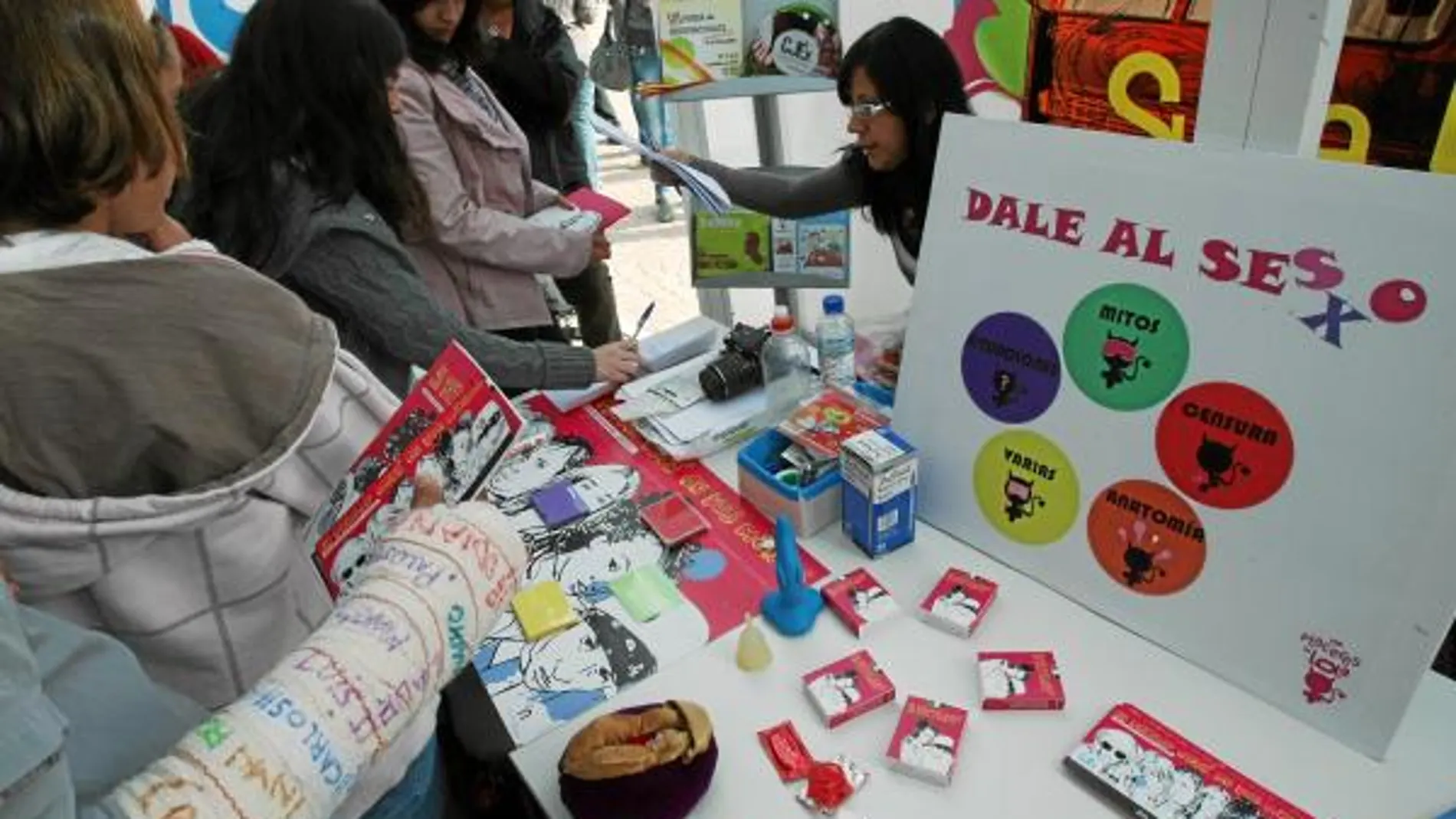 Imagen del controvertido taller de la campaña «el placer está en tus manos» que la Junta de Extremadura puso en marcha hace unos meses