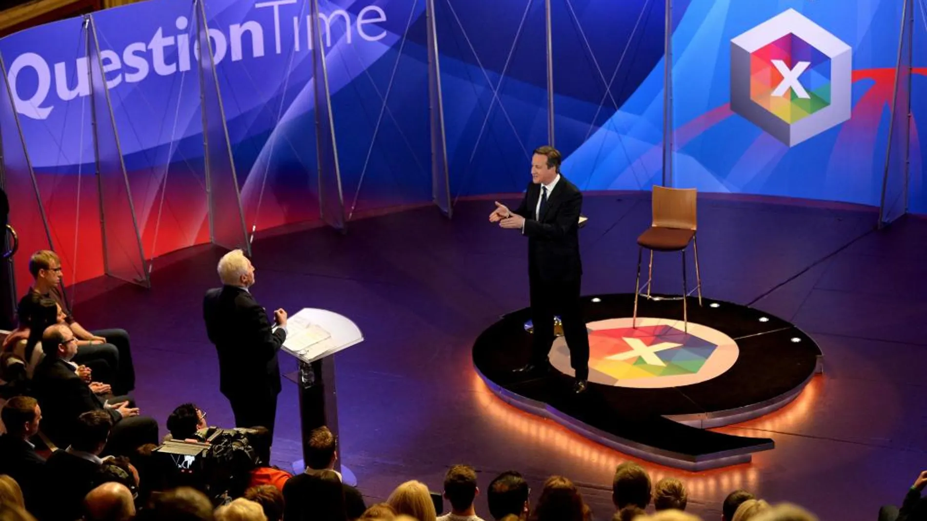 El primer ministro británico, David Cameron, participa en un programa de la BBC