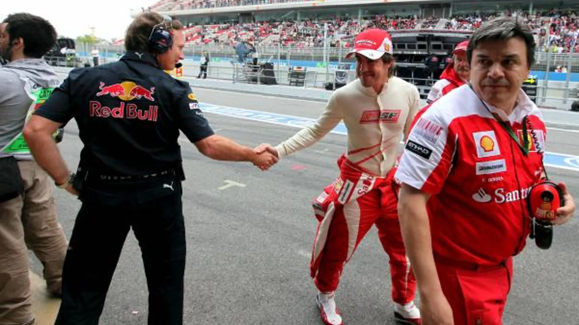Sanción de 20.000 dólares a Alonso por un incidente con Rosberg