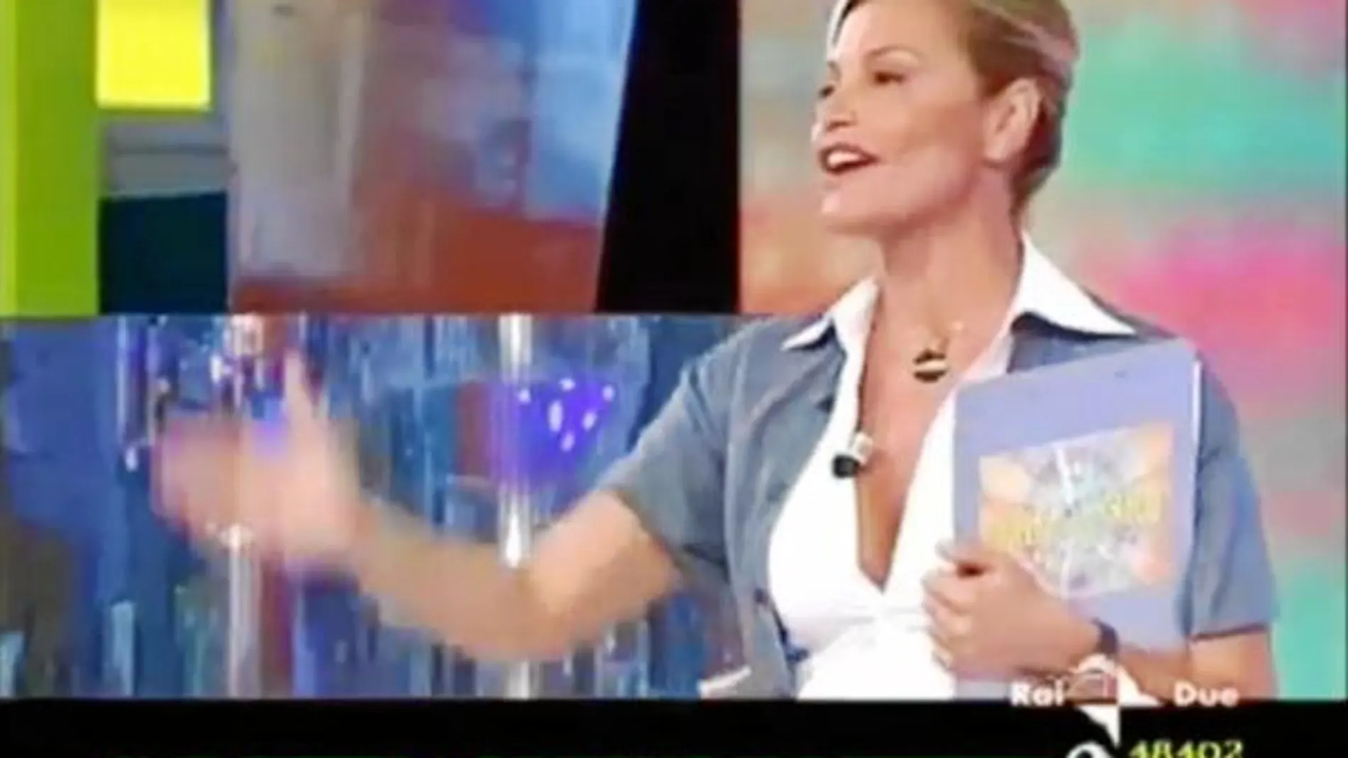 Un momento del programa televisivo «Quelli che il calcio...» en el que se pueden ver los SMS como los que enviaba la mafia