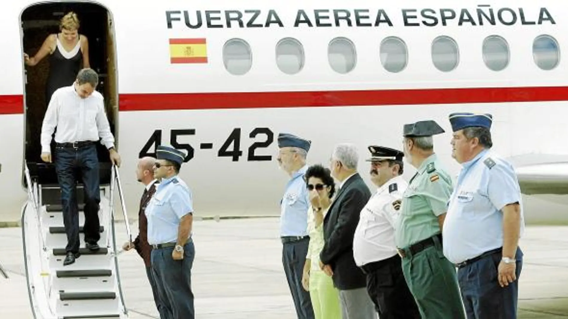 El PP denunció en 2009 que el secretario general del PSOE acudióa algunos actos de campaña en un avión de las Fuerzas Armadas