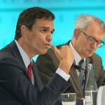 Pedro Sánchez y el presidente del Círculo de Economía, Antón Costas