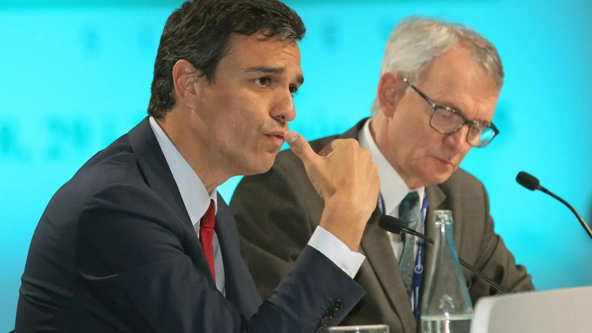 Pedro Sánchez y el presidente del Círculo de Economía, Antón Costas