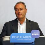 Alberto Fabra durante su comparecencia ante los medios de comunicación tras conocer los resultados electorales