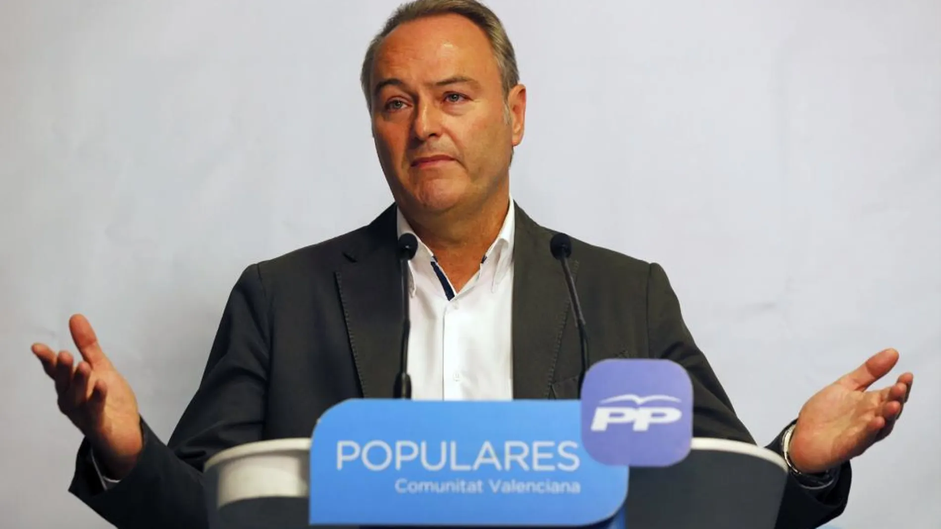 Alberto Fabra durante su comparecencia ante los medios de comunicación tras conocer los resultados electorales