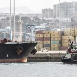 El petrolero liberiano Lady M, cargado con 94.000 toneladas de fuel, ha entrado esta tarde en el puerto de Las Palmas de Gran Canaria.