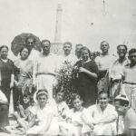 Miguel Hernández (quinto derecha) en una excursión a Cabo de Palos con escritores y amigos murcianos