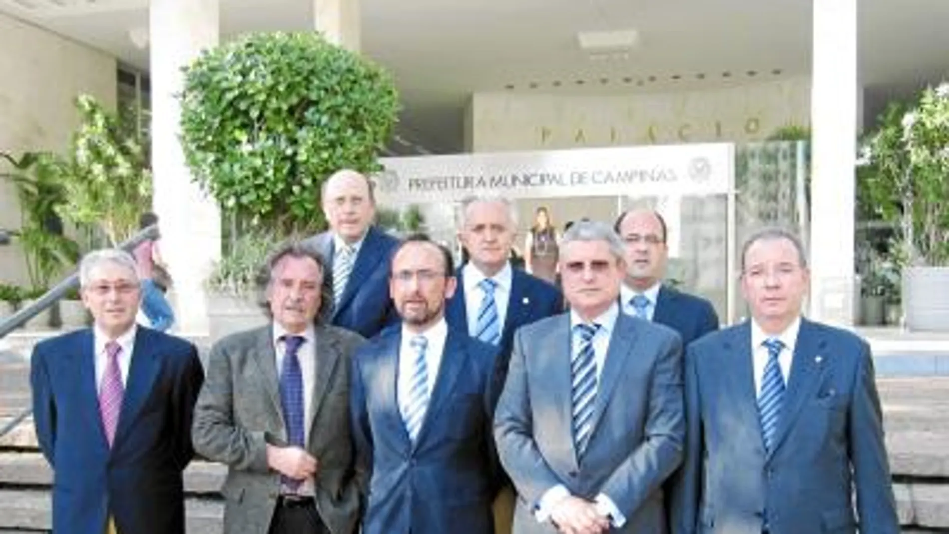 El consejero Salvador Marín (centro) encabeza la delegación de la Región de Murcia frente al Ayuntamiento brasileño de Campinas