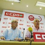 Manuel Pastrana y Francisco Carbonero, ayer en la sede de CC OO en Sevilla