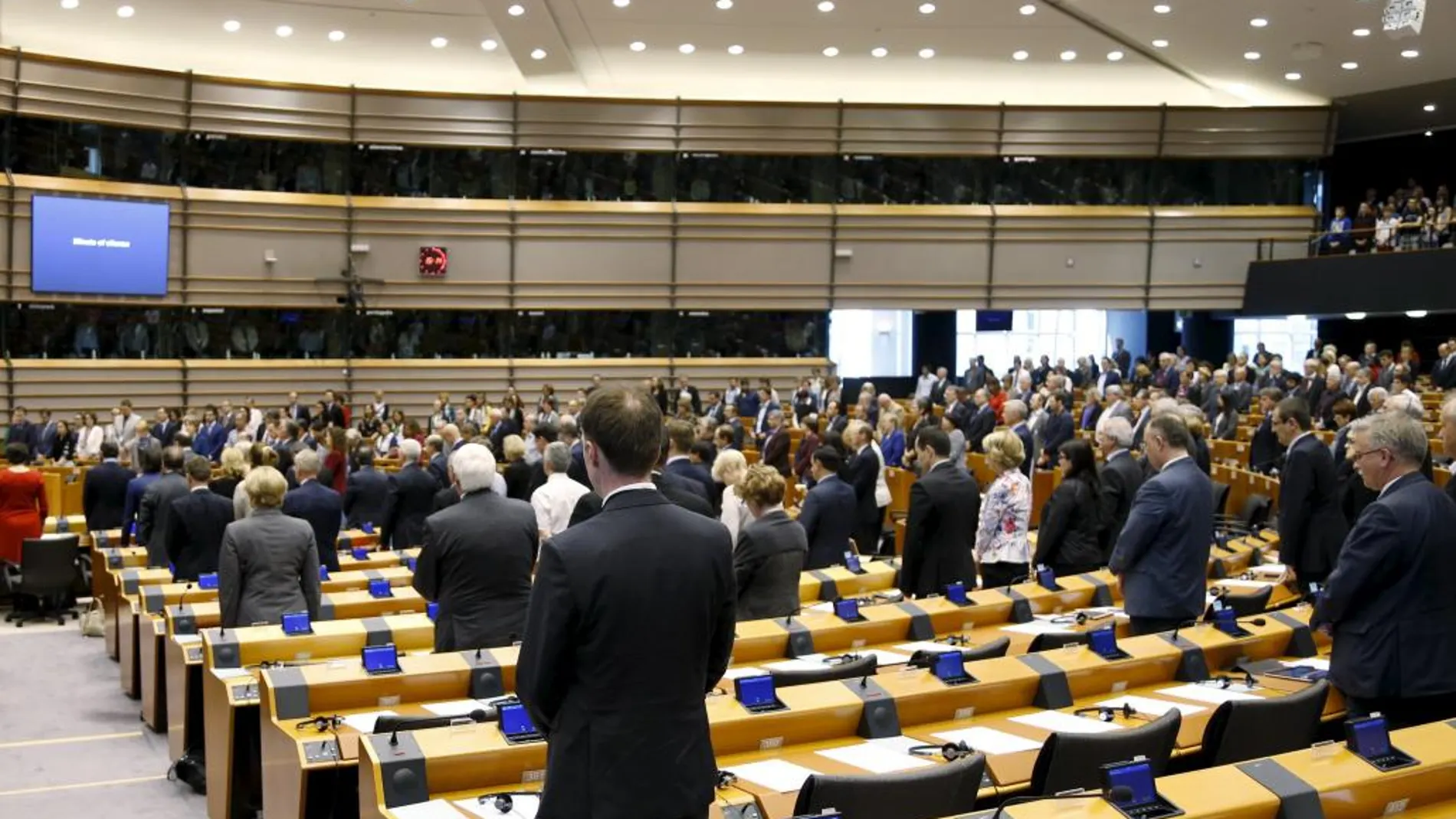 Minuto de silencio en el parlamento Europeo en conmemoración del centenario del genocidio sufrido por el pueblo armenio