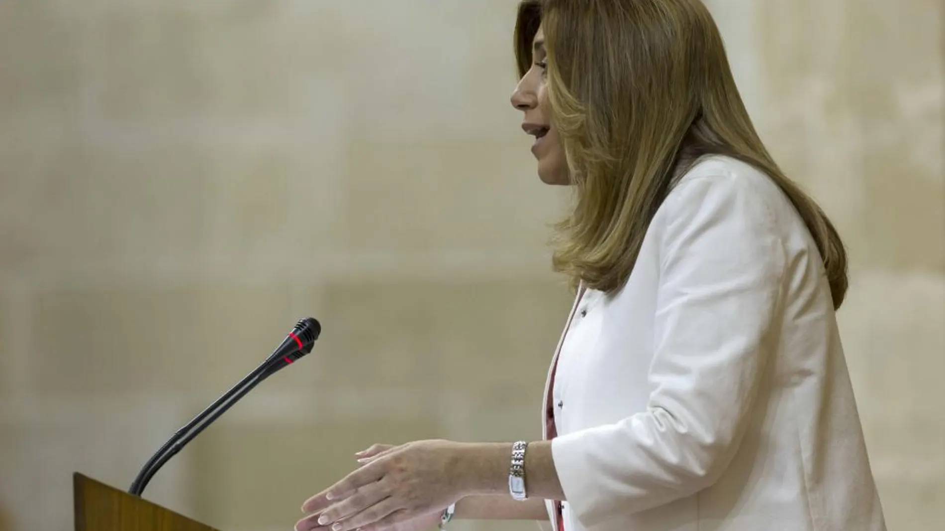 Susana Díaz pacta en Andalucía lo que el PSOE no apoya en el Congreso