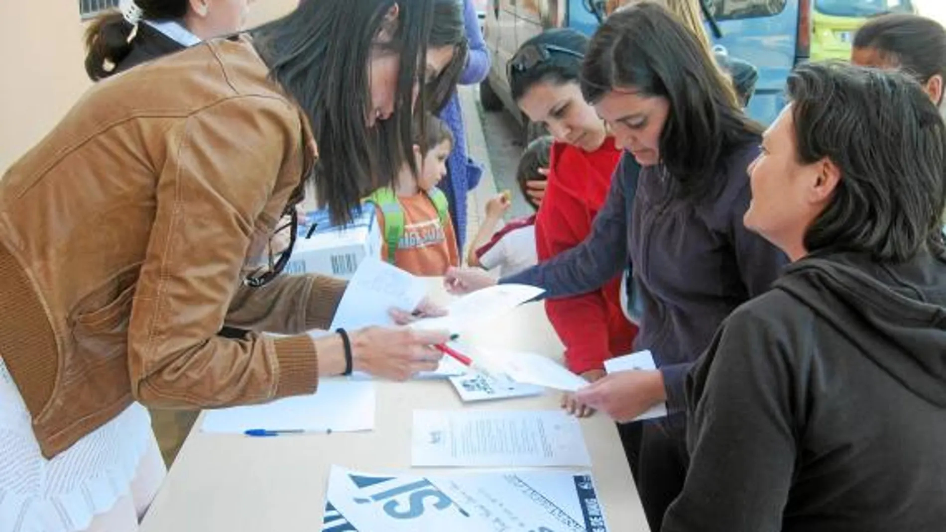 La votación se realizó en las puertas de los colegios