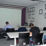 Israel Pardo, educador financiero, durante el taller en Madrid On Rail