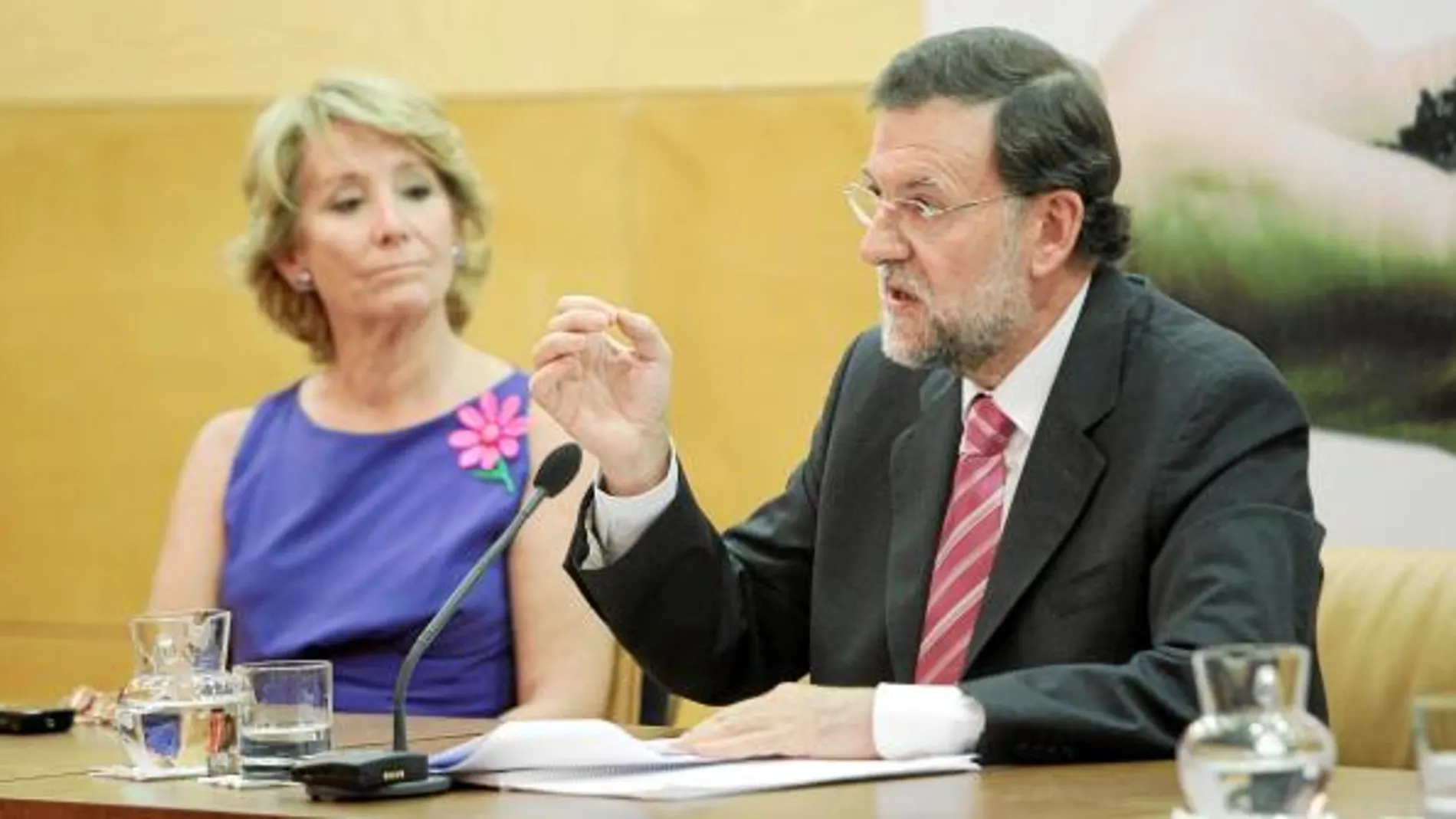 Rajoy y Aguirre, ayer, en el Congreso de la Empresa Familiar de Madrid
