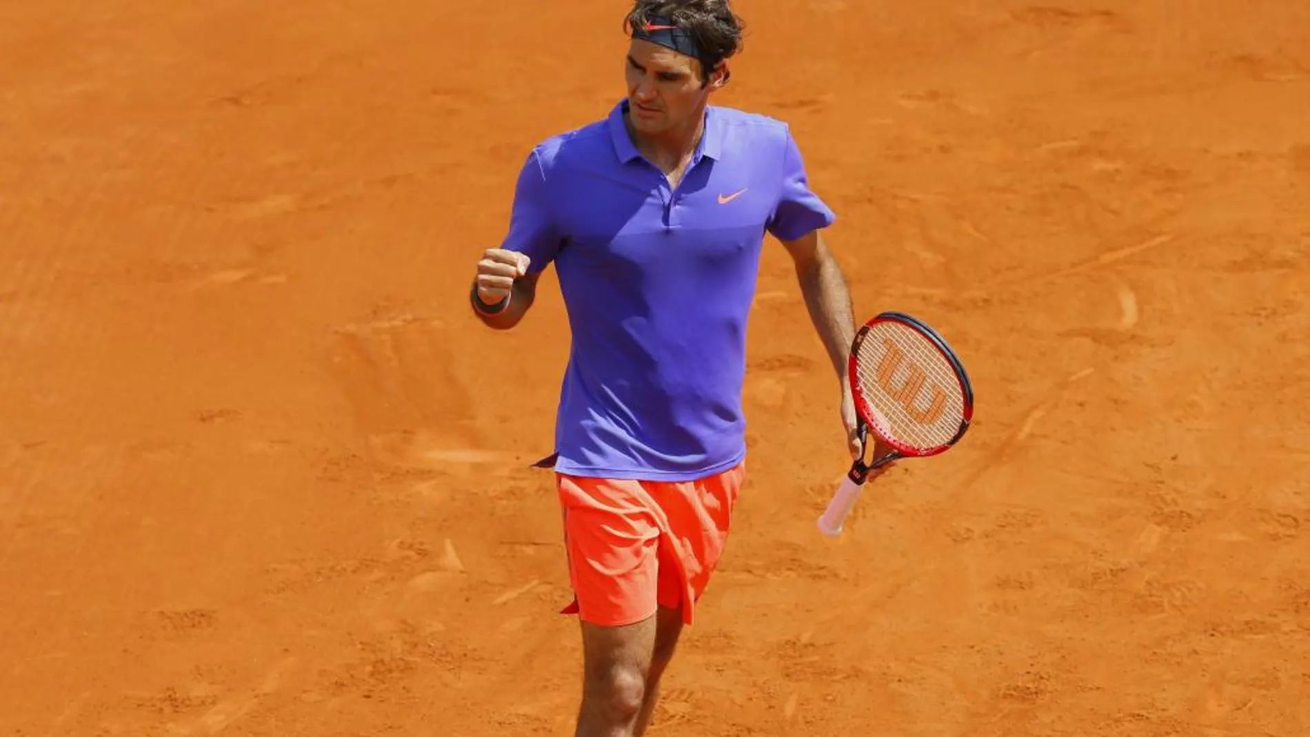 El suizo Roger Federer celebra un punto contra el francés Gael Monfils