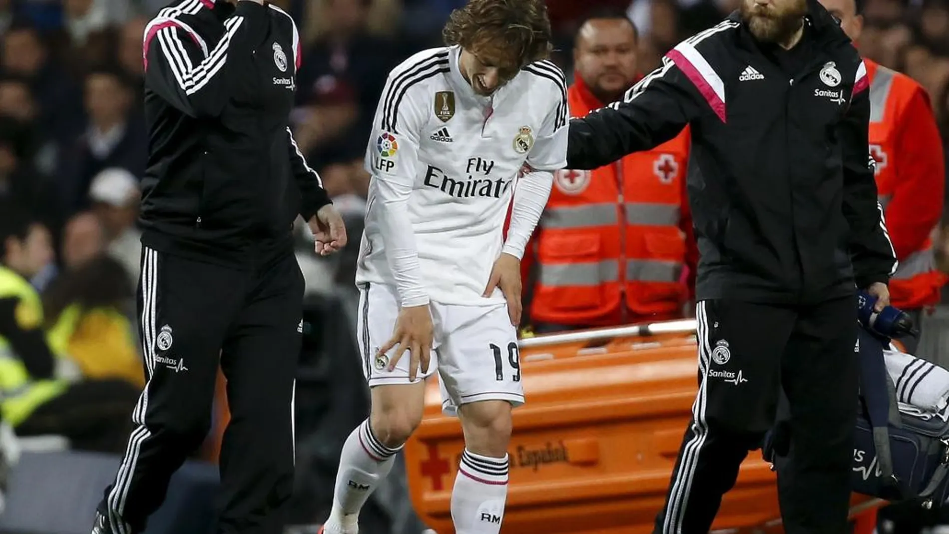 Luka Modric tras lesionarse ayer ante el Málaga