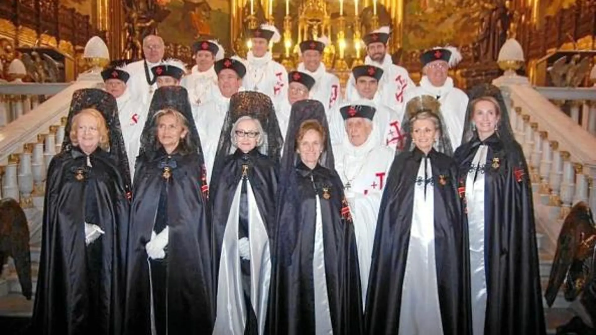 Los nuevos Caballeros y Damas, durante la Investidura en la Basílica de San Francisco el Grande