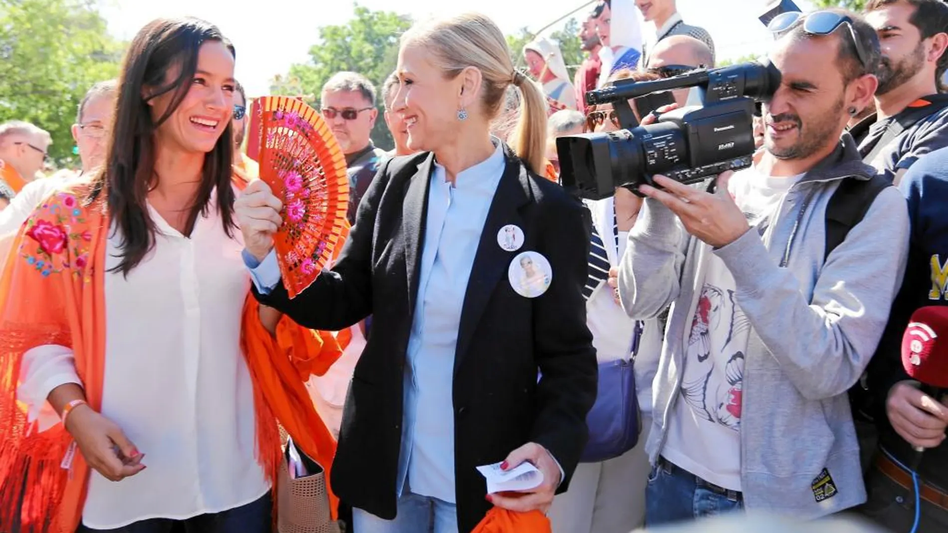 Cifuentes (PP) y Villacís (C’s) se encontraron entre los asistentes a la Pradera de San Isidro