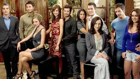 El elenco de «Gavilanes» en un descanso del rodaje de nuevos episodios