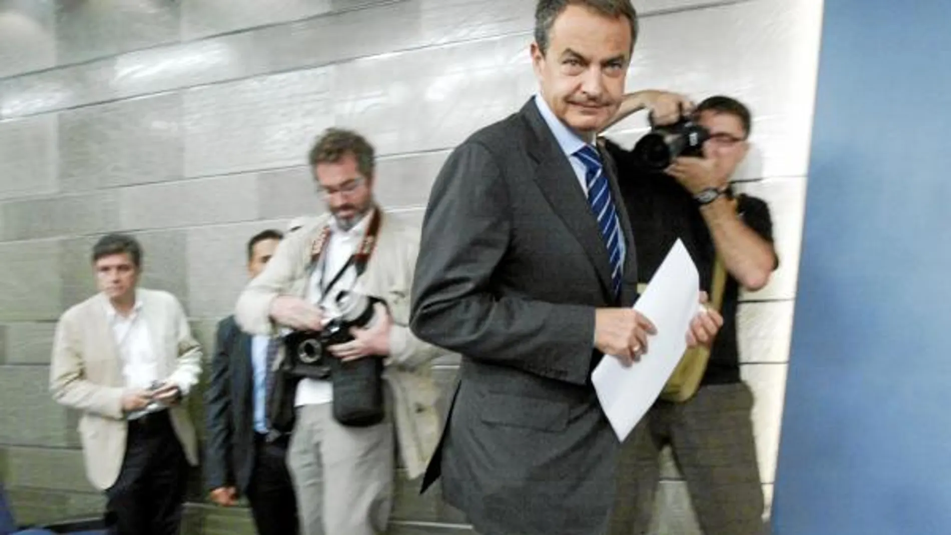 Zapatero aún no ha desvelado si será el candidato de los socialistas en las elecciones de 2012
